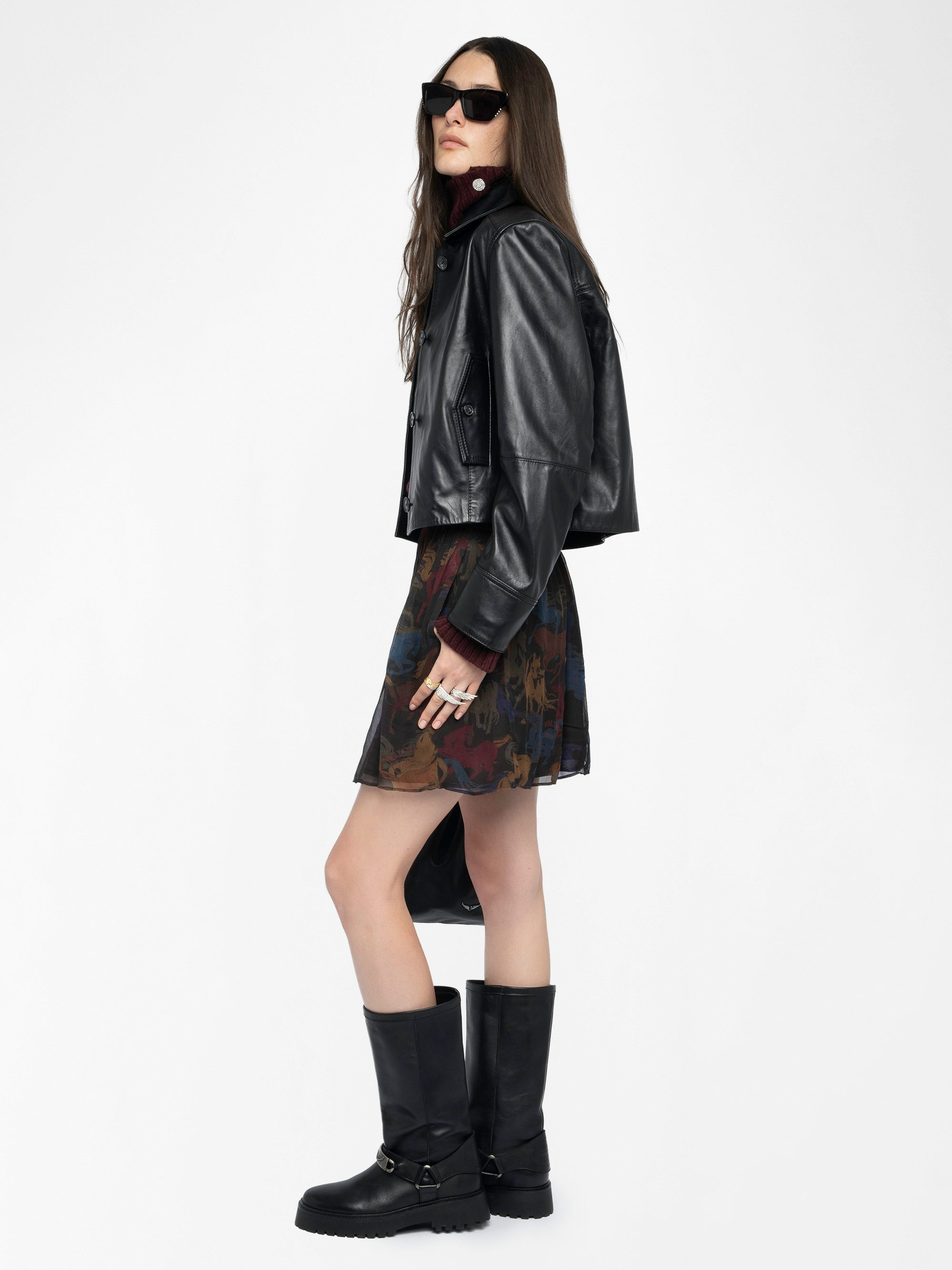 Jadys Skirt - Short chiffon skirt with print and slit, zip fastening.